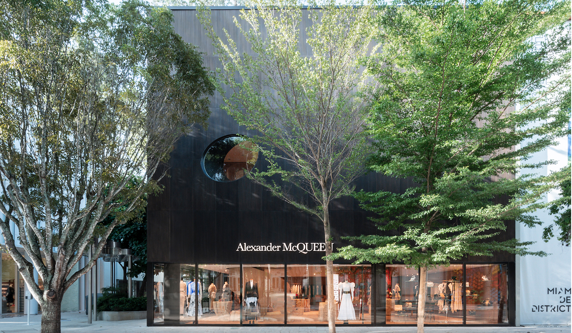 ALEXANDER McQUEEN  Luxury store, Storefront design, Store design