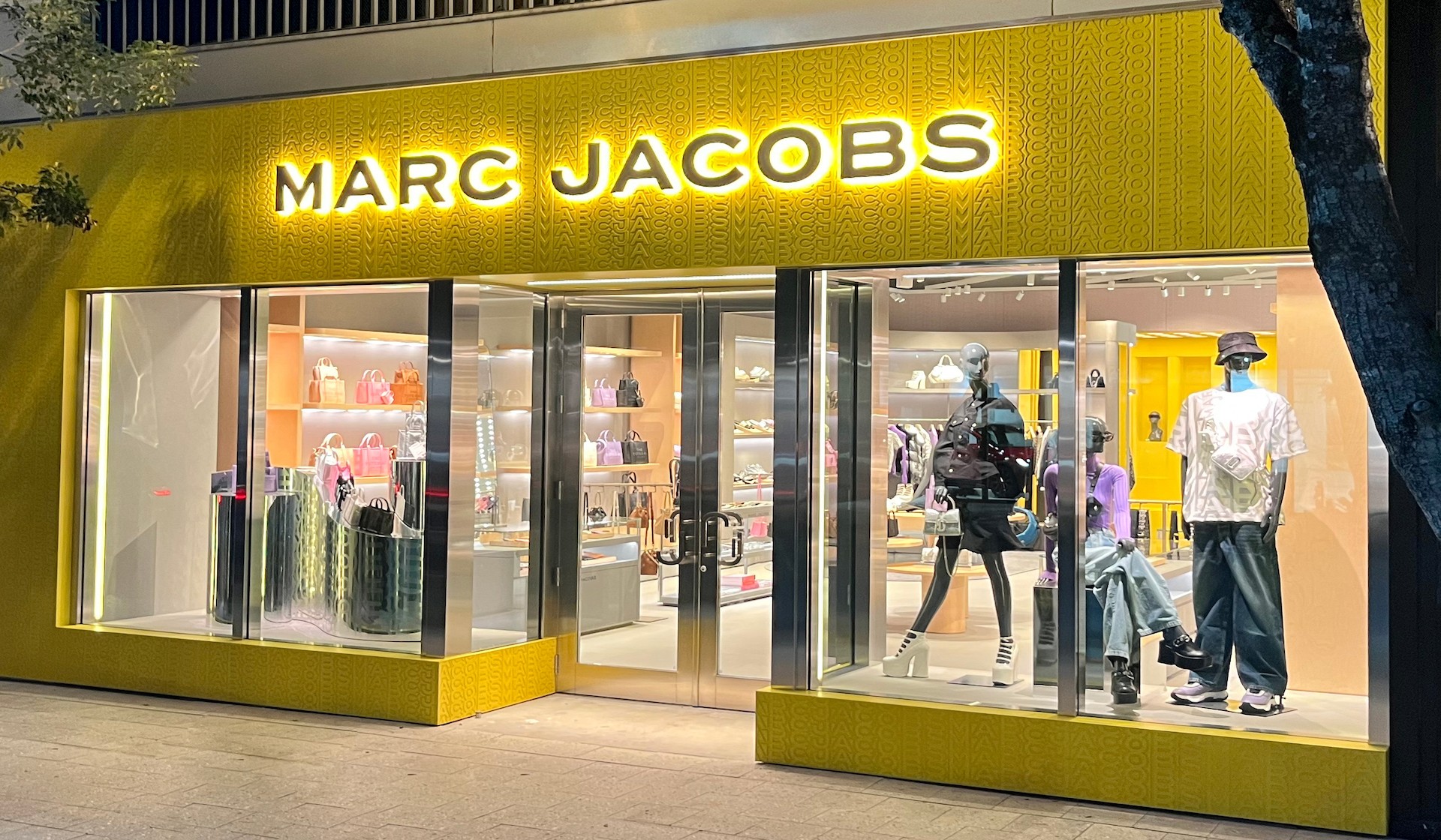 Marc Jacobs, Rag & Bone, and Seven More Designer Outlets Are Now Open at  Sawgrass! - Racked Miami